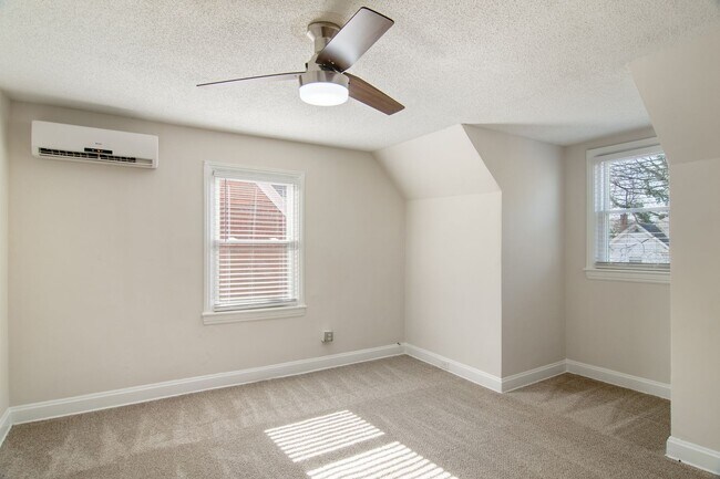 Building Photo - Spacious 1 Bedroom Duplex in Trinity Park, blocks from Duke! - Renovated & Pet Friendly