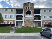 Building Photo - Top Level Condo in Saratoga Springs
