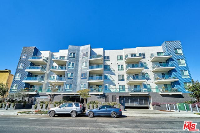 Primary Photo - 105 S Mariposa Ave
