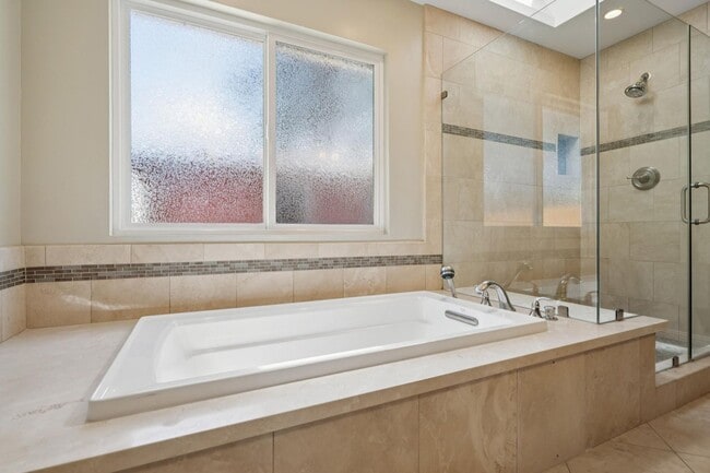 Building Photo - Spacious Home with Detached 1 bed 1 bath ADU in Los Altos!