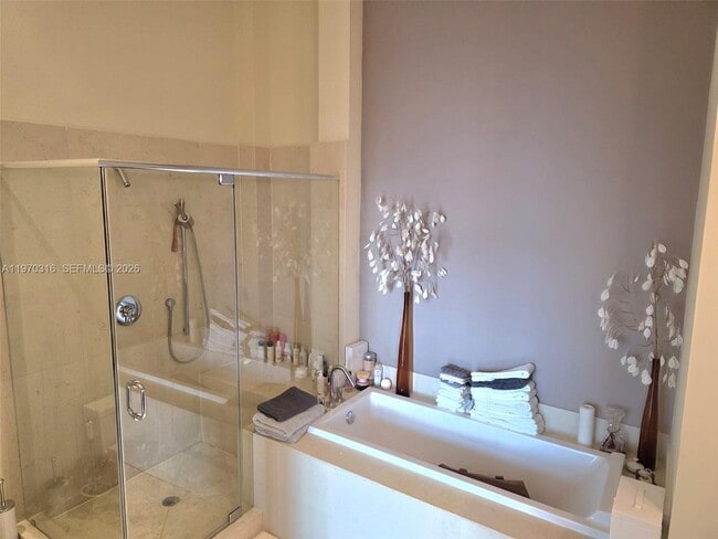 Building Photo - 495 Brickell Ave