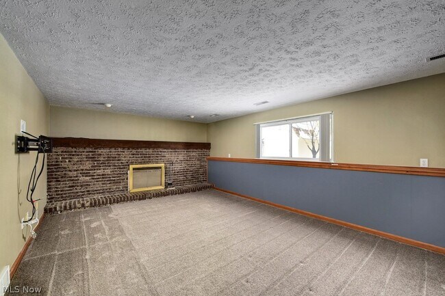Building Photo - 13286 Boston Rd