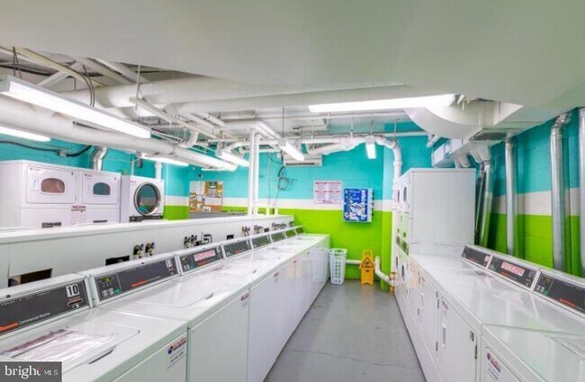 Building Photo - 1111 Arlington Blvd