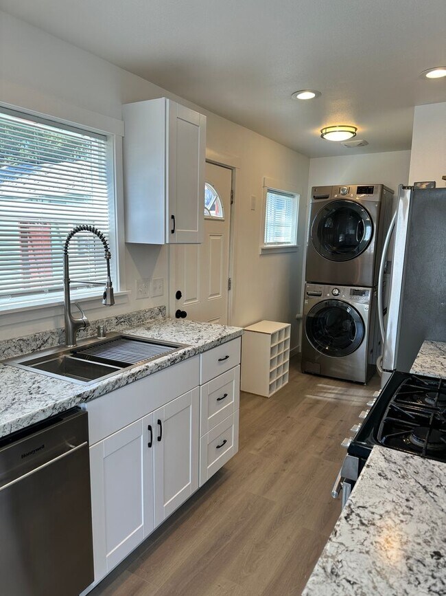 Building Photo - Completely remodeled Adorable home in Conv...
