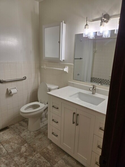 Building Photo - 11617 S Williamsburg Dr