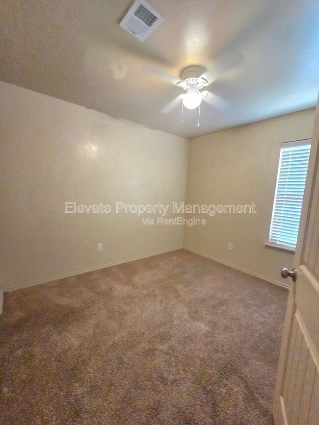 Building Photo - 922 West Prairie Wind Way