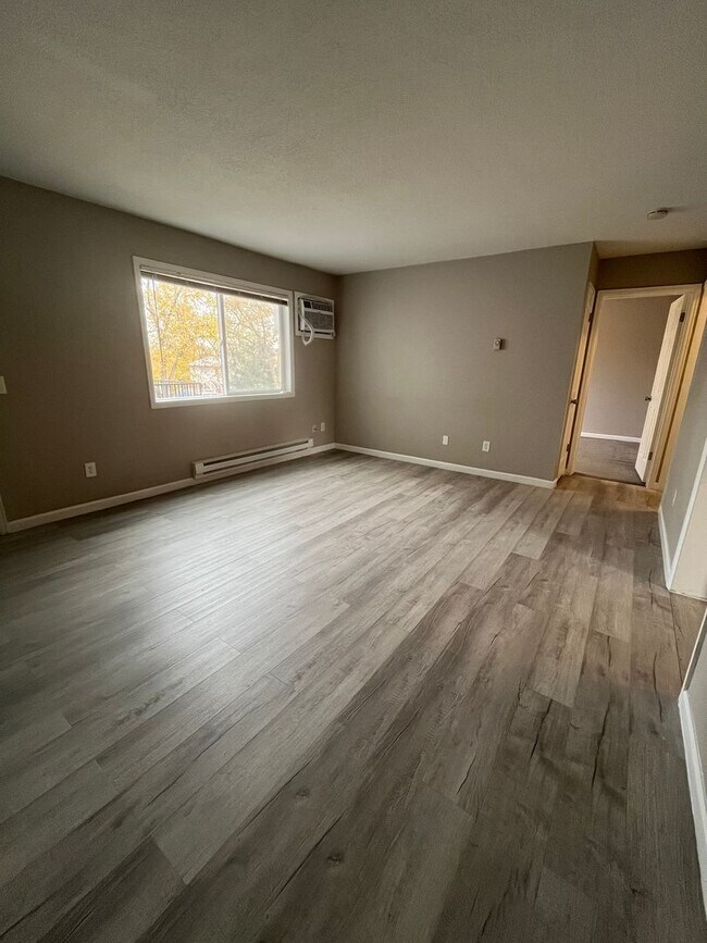 Building Photo - For Rent – Beautifully Remodeled 2-Bedroom Unit in Denver