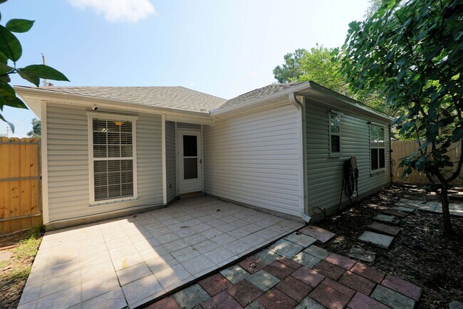 Building Photo - Great Location in Fort Walton Beach