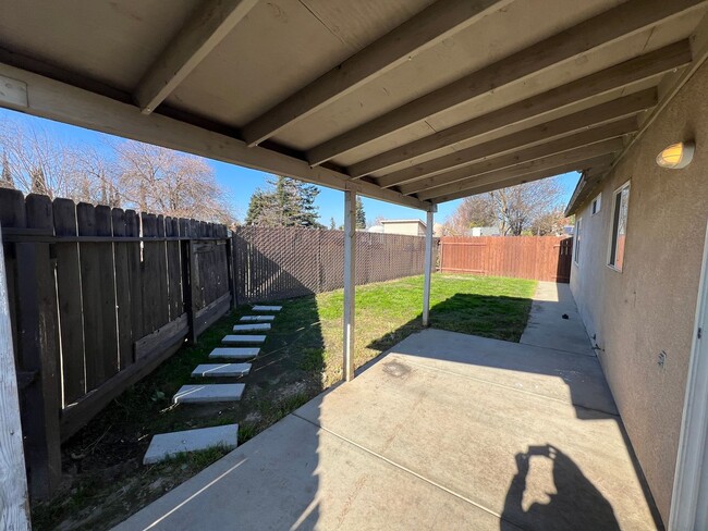 Building Photo - Single story home located in Waterford!