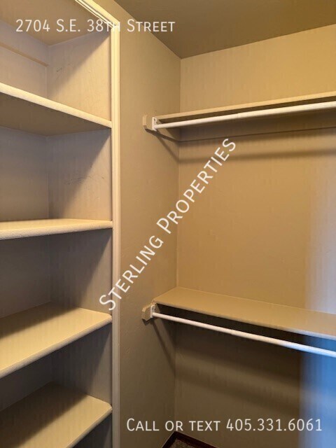 Building Photo - 2704 SE 38th St