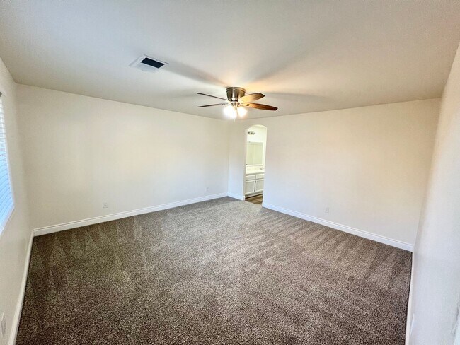 Building Photo - 11815 Mantova Ave