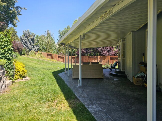 Building Photo - Southwest Reno Hidden Gem - Stunning Back ...