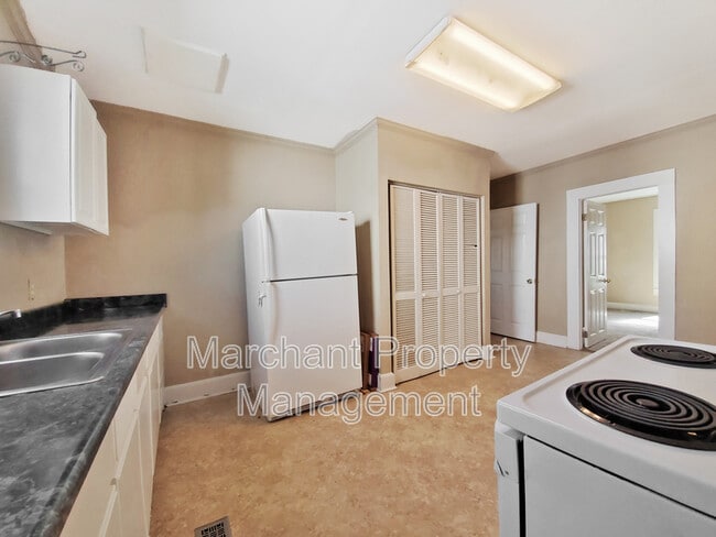 Building Photo - 8 Pettee St