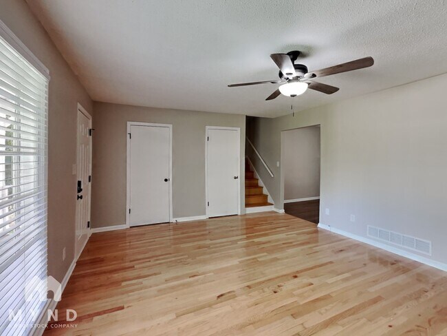 Building Photo - 258 Cove Rd