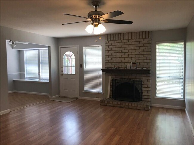 Building Photo - 11922 Swan Dr