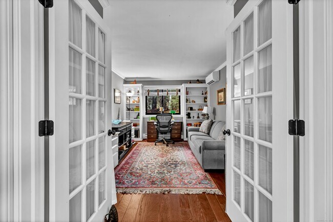 Building Photo - 123 Heritage Vlg