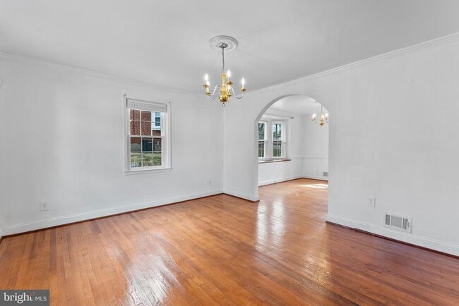 Building Photo - 633 Walker Ave