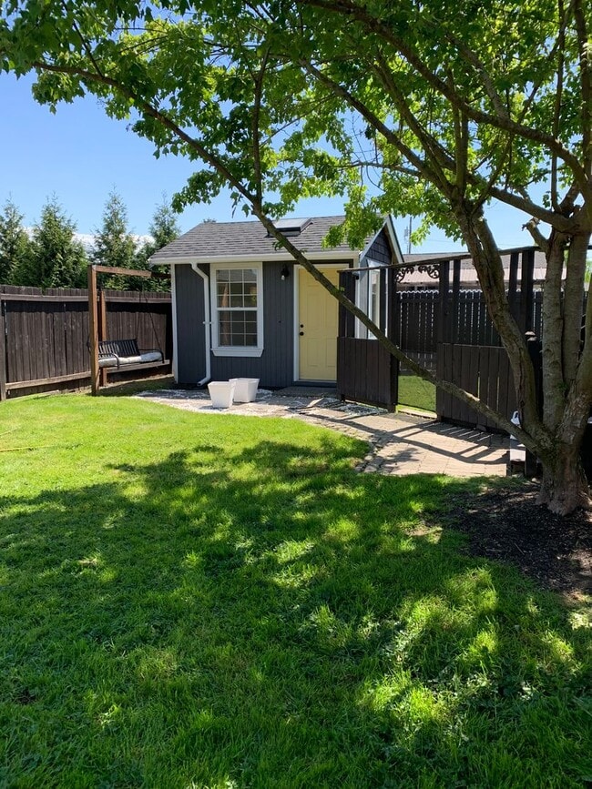 Building Photo - Puyallup Cottage