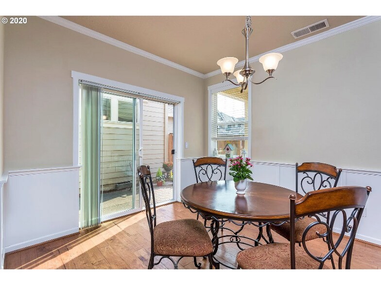 Building Photo - 10528 NE Gateway St