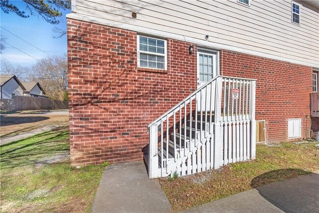 Building Photo - 501 Pine Park St