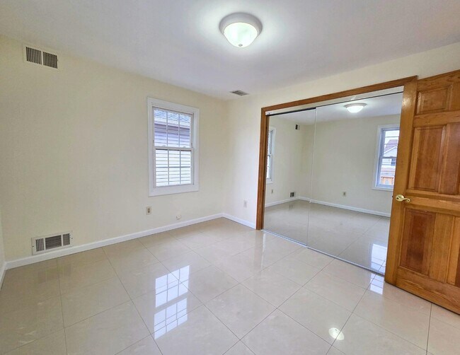 Building Photo - 911 80th St