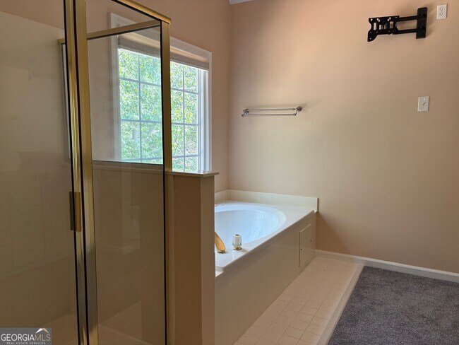 Building Photo - 6221 Woodlore Dr NW