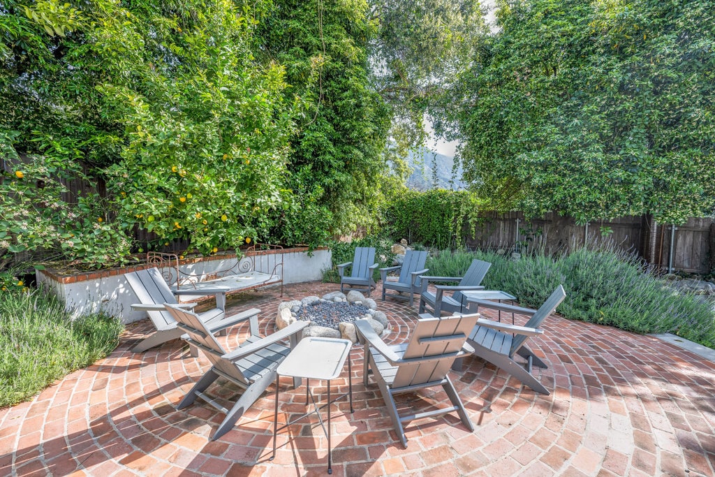 Building Photo - 2152 Grand Oaks Ave