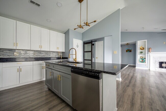 Building Photo - 205 Dockside Dr