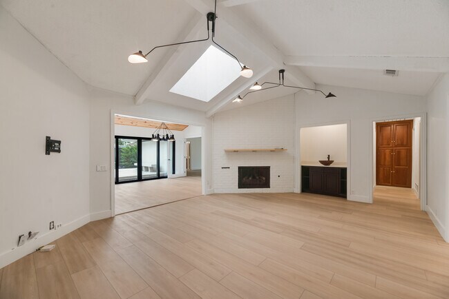 Building Photo - 2605 Glenhaven Dr
