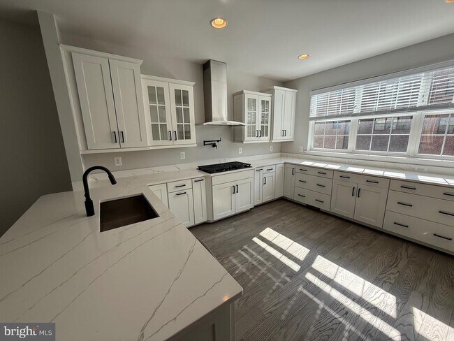 Building Photo - 620 Leigh Wy.