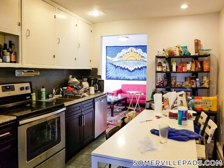 Building Photo - 197 College Ave