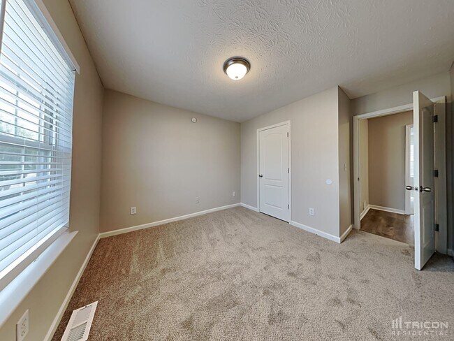 Building Photo - 140 St Ann Cir