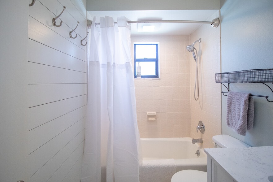 Building Photo - 4611 S School Ave