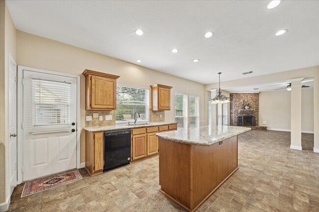 Building Photo - 16715 Colony Terrace Dr