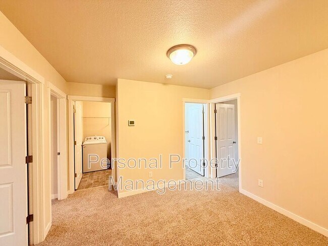 Building Photo - 6108 NE 71st Ave