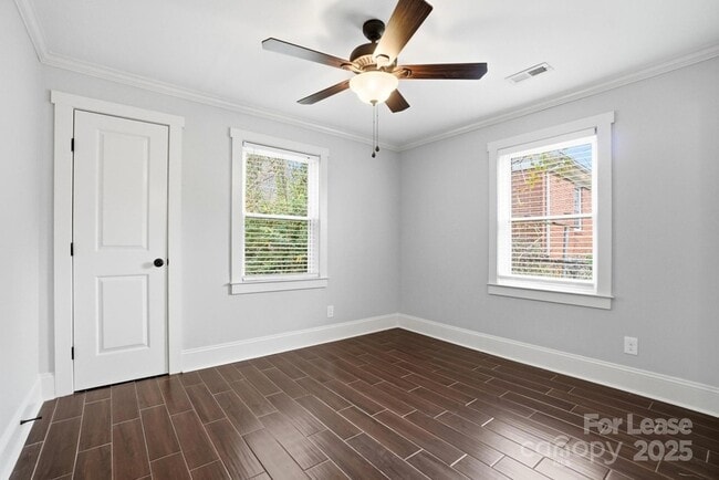 Building Photo - 2830 Hilliard Dr