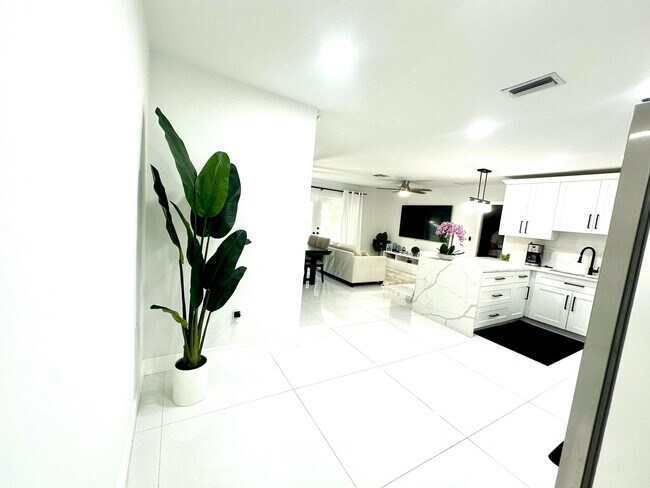 Building Photo - 121 Eider Ct