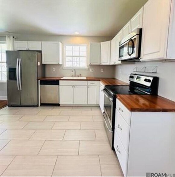 Building Photo - 376 Croydon Ave