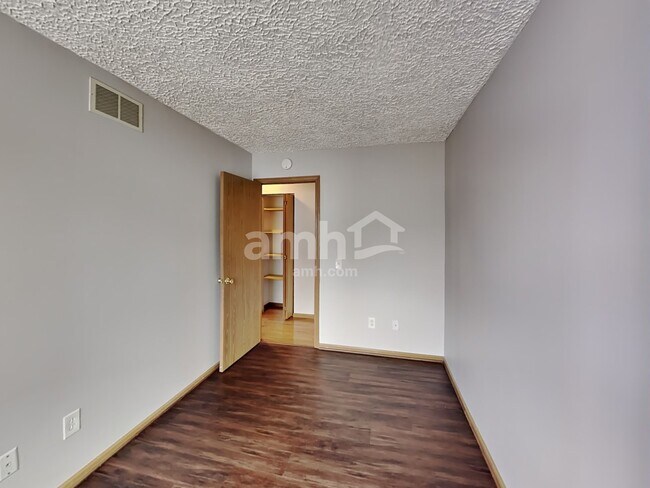 Building Photo - 1608 Bridle Post Drive Unit 10A