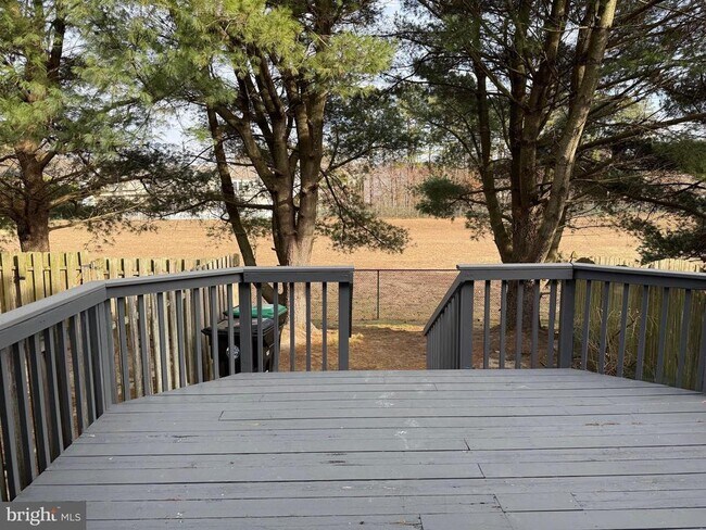 Building Photo - 3 Coachlight Dr