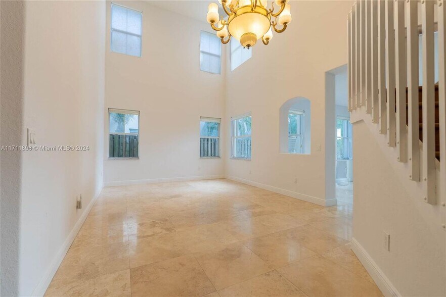 Building Photo - 8325 NW 115th Ct