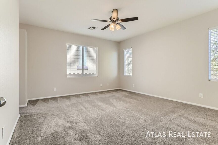 Building Photo - 10549 Lessona St