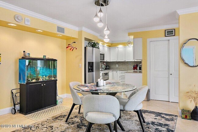 Building Photo - 1601 Ocean Dr S