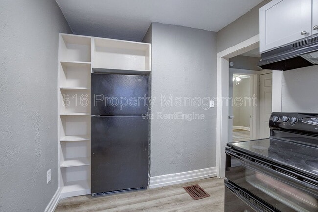 Building Photo - 5702 Euclid Ave E