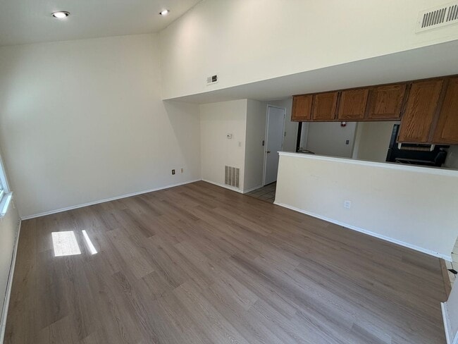 Building Photo - Spacious 4-Bedroom Colonial with 2-Car Garage in Howell