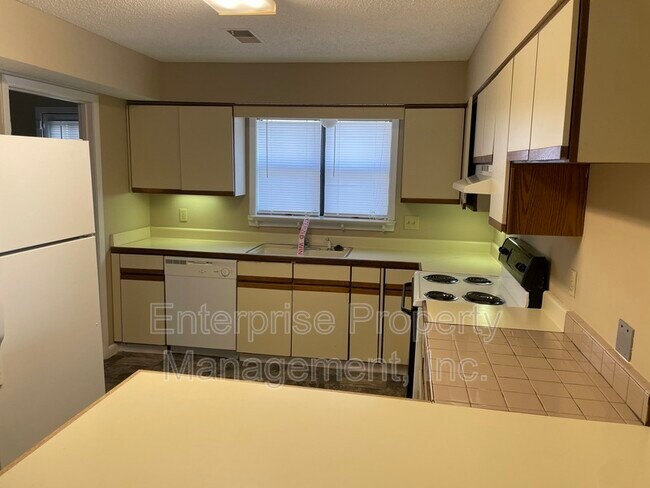 Building Photo - 384 Sherburne Cove