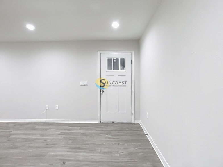 Building Photo - 3821 SW 43rd Ct