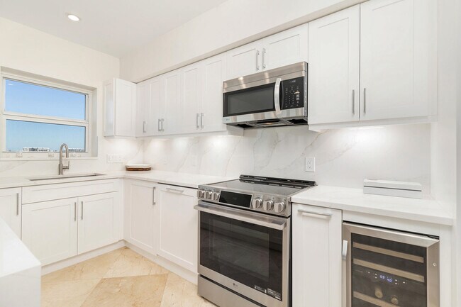 Building Photo - 2773 S Ocean Blvd
