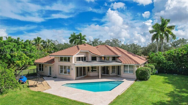 Building Photo - 1256 Manor Dr S