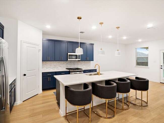 Building Photo - 2116 Sunnymede Dr